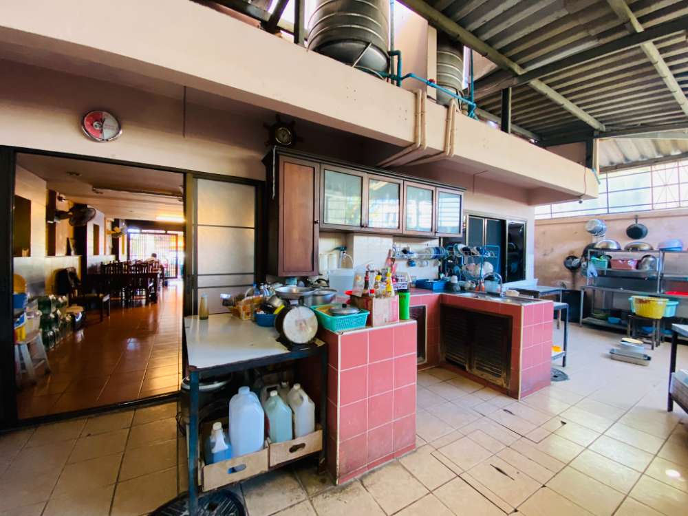 ขายอาคารพาณิชย์ 2 คูหาใกล้ รพ.เทพปัญญา ปัจจุบันเป็นร้านข้าวมันไก่